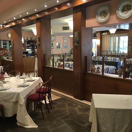 Hotel Ristorante La Lanterna Castelnuovo di Garfagnana Exteriér fotografie