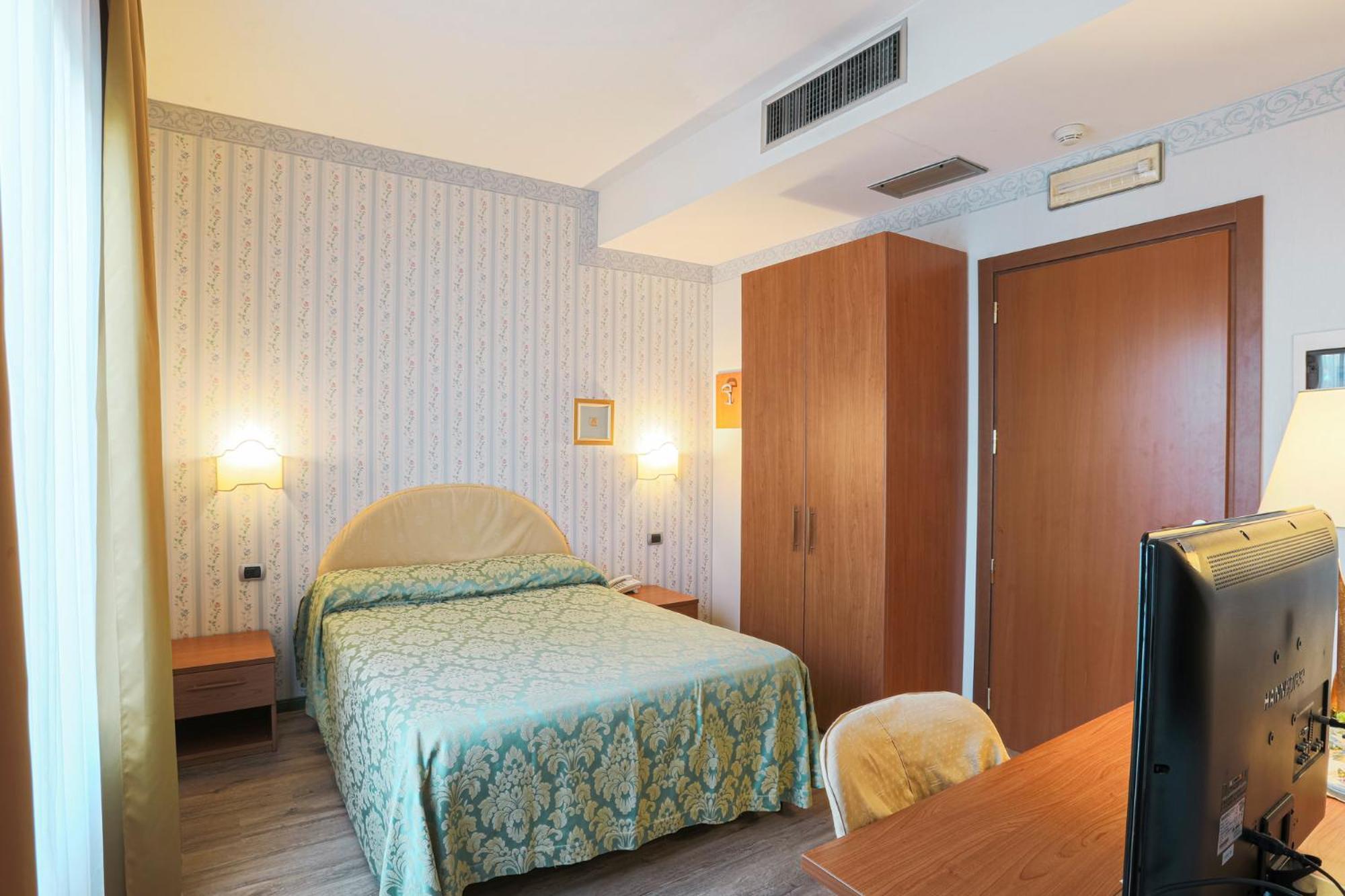 Hotel Ristorante La Lanterna Castelnuovo di Garfagnana Exteriér fotografie