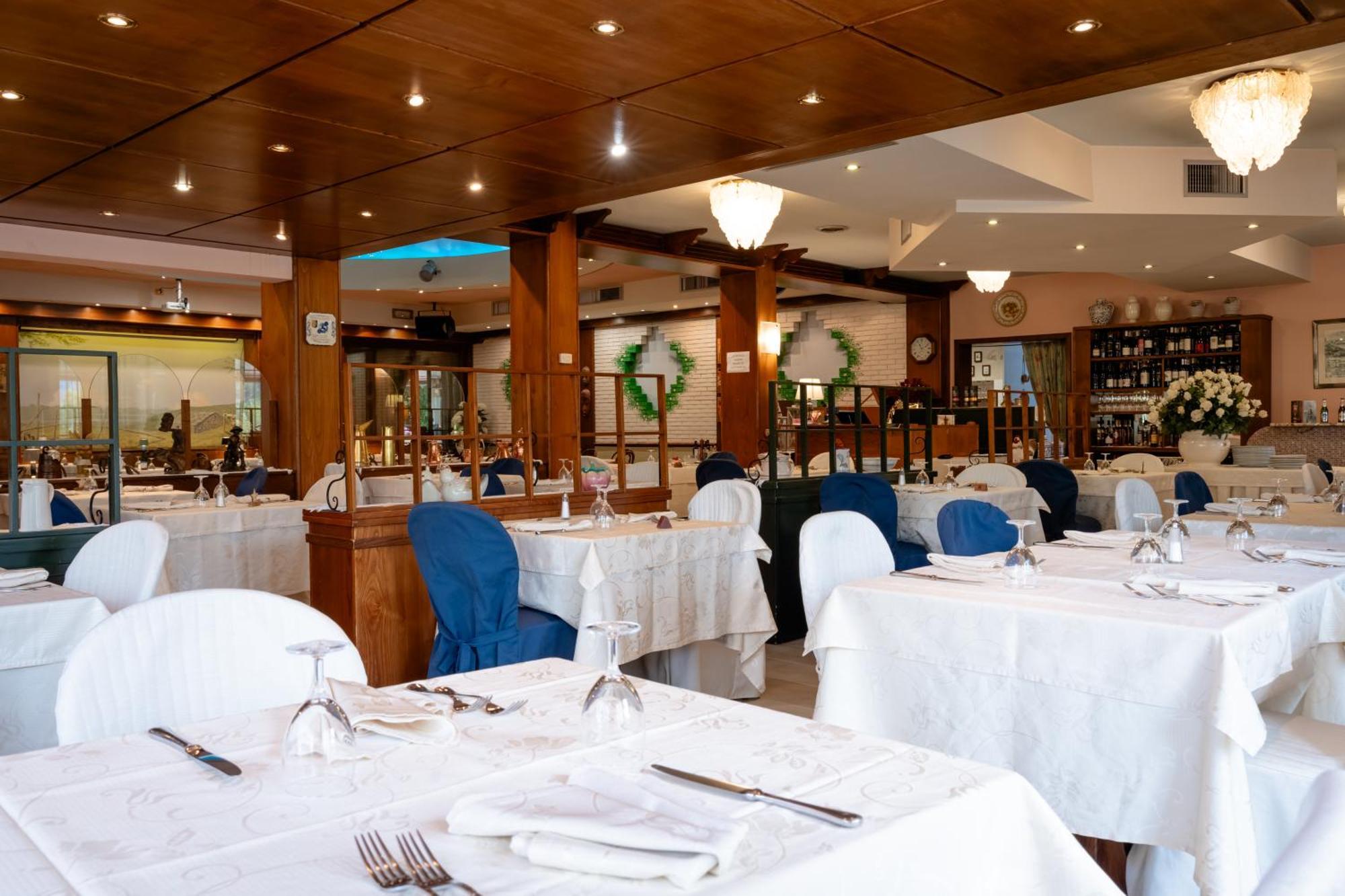 Hotel Ristorante La Lanterna Castelnuovo di Garfagnana Exteriér fotografie