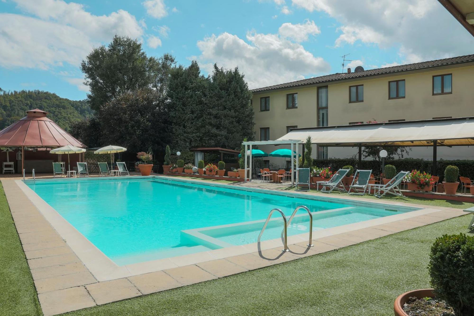 Hotel Ristorante La Lanterna Castelnuovo di Garfagnana Exteriér fotografie